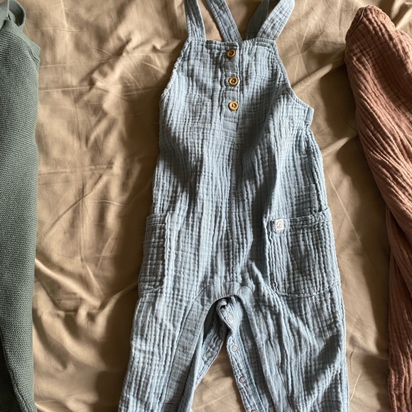 Bundle of Four Organic Onesies 24 months - Picture 8 of 8